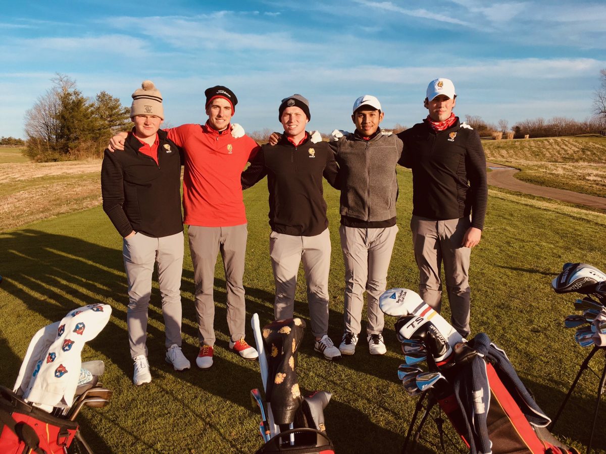 The men’s golf team poses for a photo during their competition at the SVSU Invitational in Lexington, Kentucky.